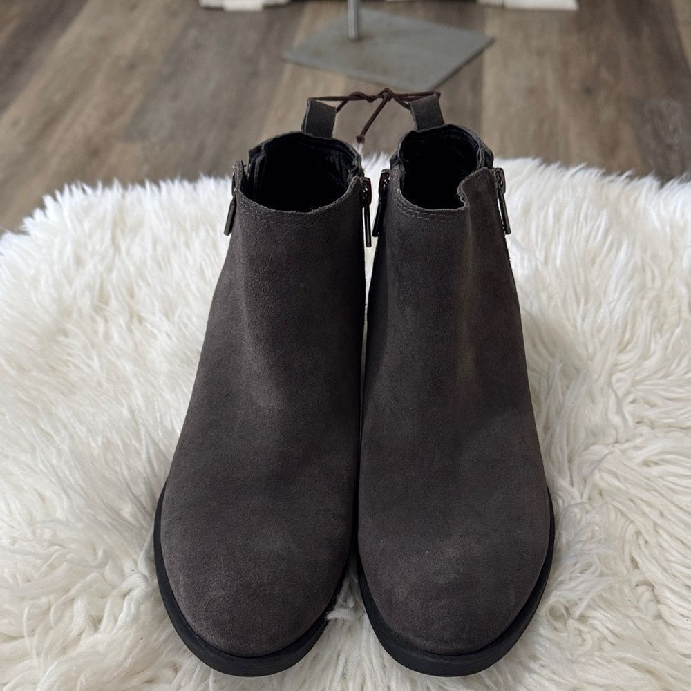 Kenneth Cole Women's Suede Gray Ankle Boots Size 7.5 NWOT